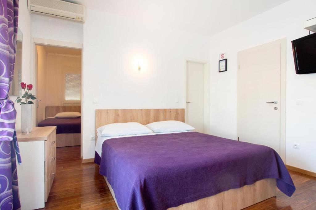 Bed & Breakfast Pino Podstrana Buitenkant foto