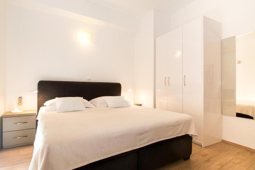 Bed & Breakfast Pino Podstrana Buitenkant foto
