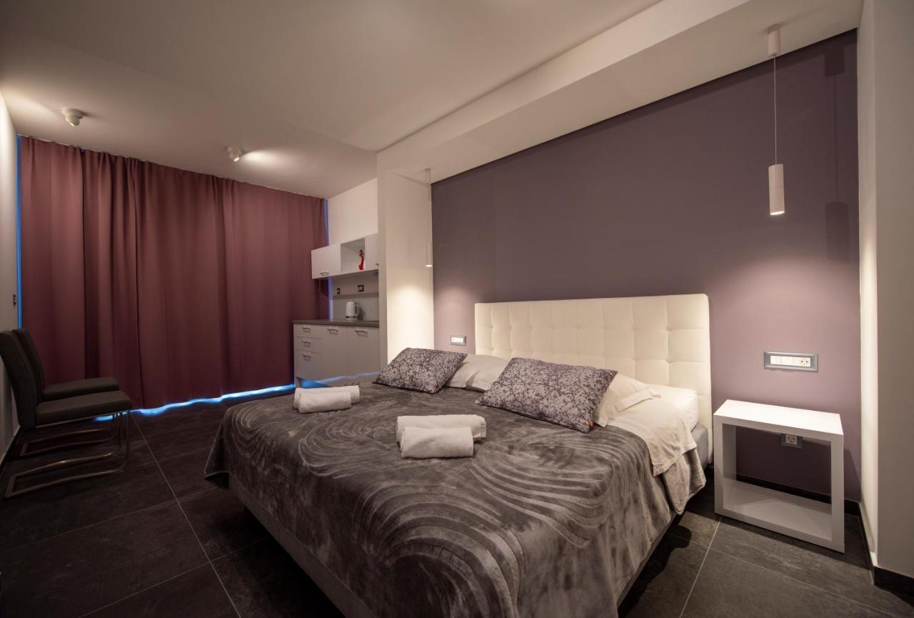Bed & Breakfast Pino Podstrana Buitenkant foto