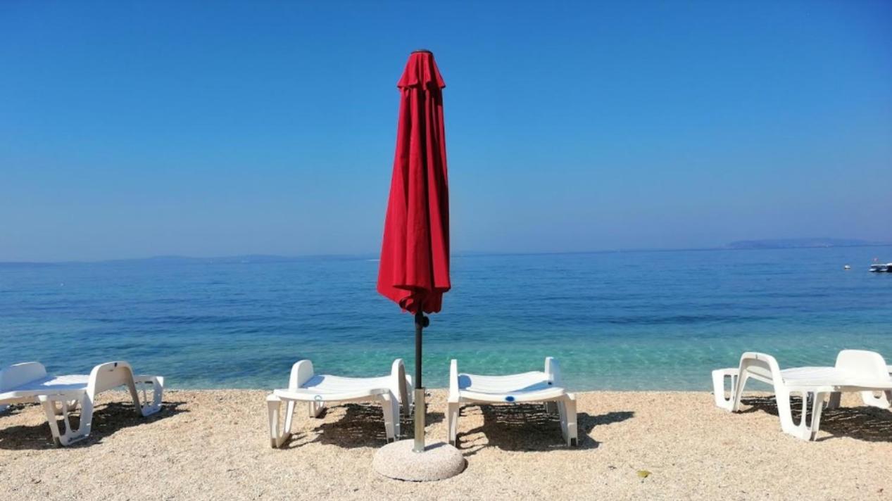 Bed & Breakfast Pino Podstrana Buitenkant foto